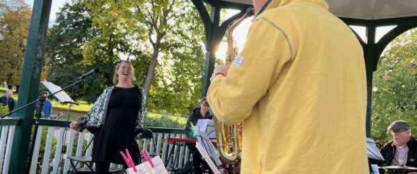 King Groovy plan on Ruskin Park Bandstand King Groovy plan on Ruskin Park Bandstand, in October 2022. The singer and alto sax player are having a ball!